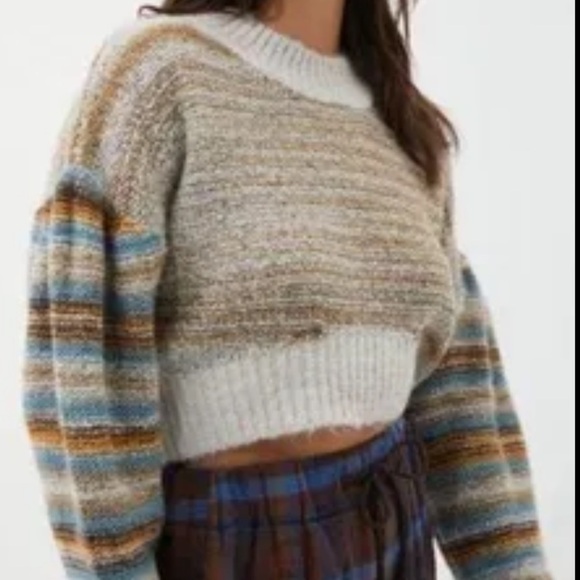 Urban Outfitters Cropped Sweater - Picture 1 of 5